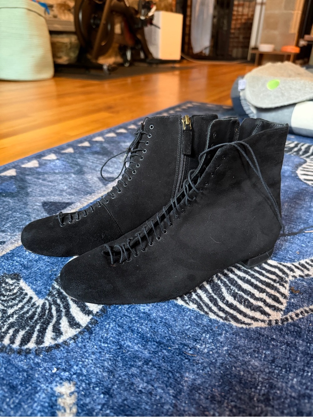 Doen Black Suede Lace-Up Ankle Boots